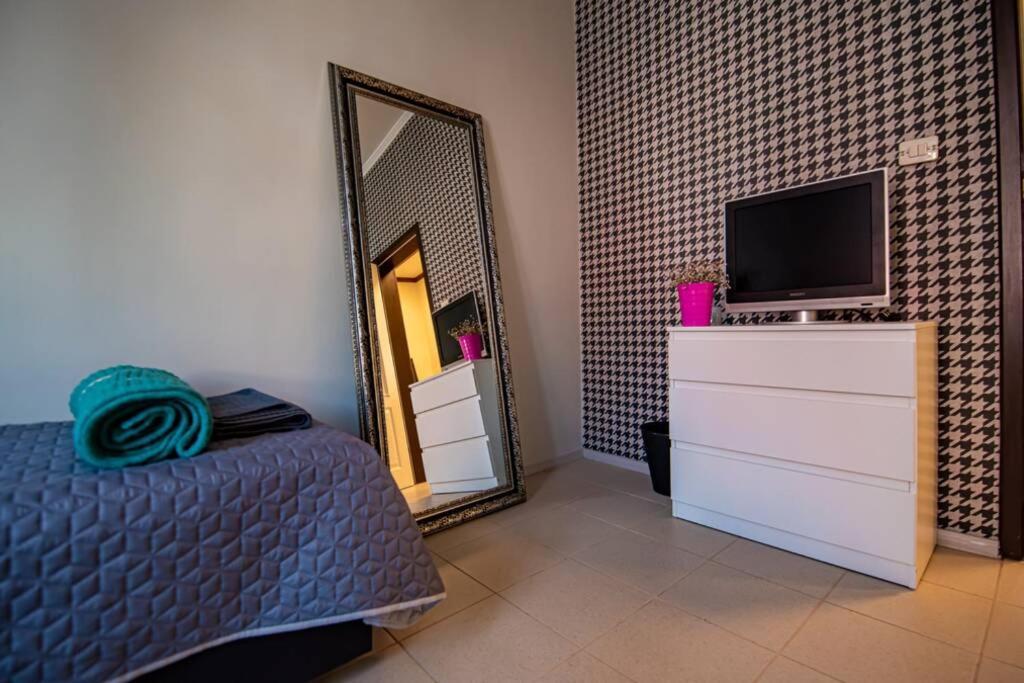 Huge Stylish Apartment Monroe 1 / City Centre Plovdiv Bagian luar foto